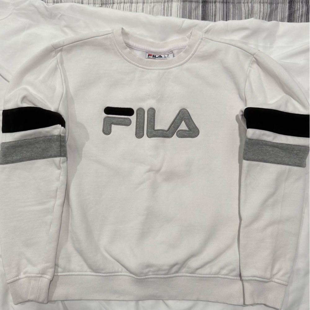FILA White Crewneck Sweatshirt with Embroidered Logo Streetwear 90s Y2k Vibe